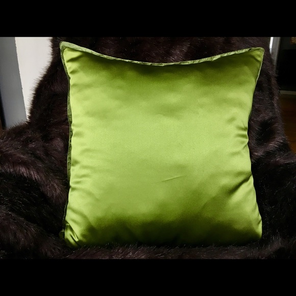 Vintage silk scarf decorative pillow case. - Picture 4 of 4